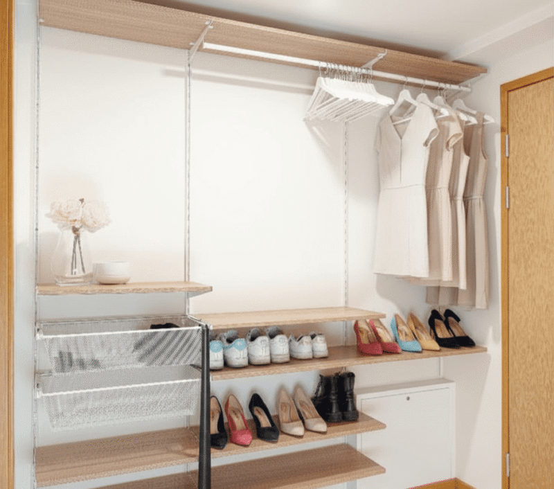 Garderoobi sisu paigaldus, riiulite ja korvsüsteemide montaaž – Mööbliabi garderoobilahendused