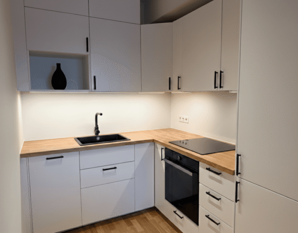 Nurgaköögimööbli paigaldus, mööbli kokkupanek ja nurgatasapinna sobitamine – Mööbliabi professionaalne köögimontaaž