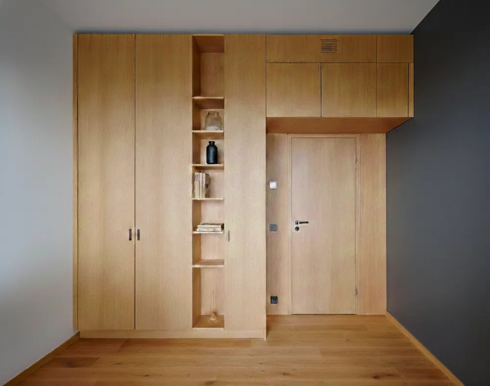 Mahuka garderoobi ja lükandustega kapi kokkupanek ning paigaldus seina külge