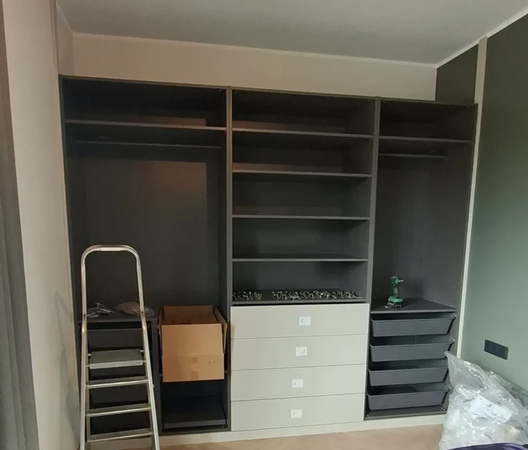 IKEA PAX garderoobikapi sisude ja sahtlite paigaldus Tallinnas.