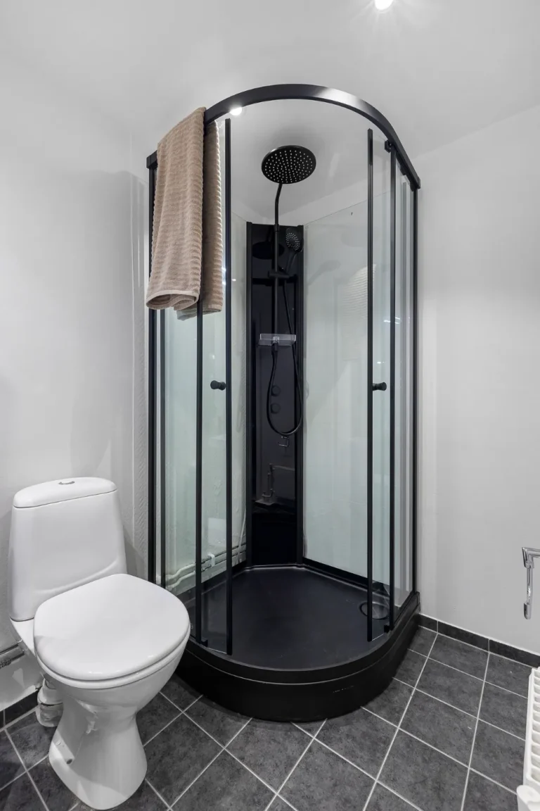 Dušikabiini paigaldus ja vannitoamööbli paigaldus Tallinnas – Mööbliabi