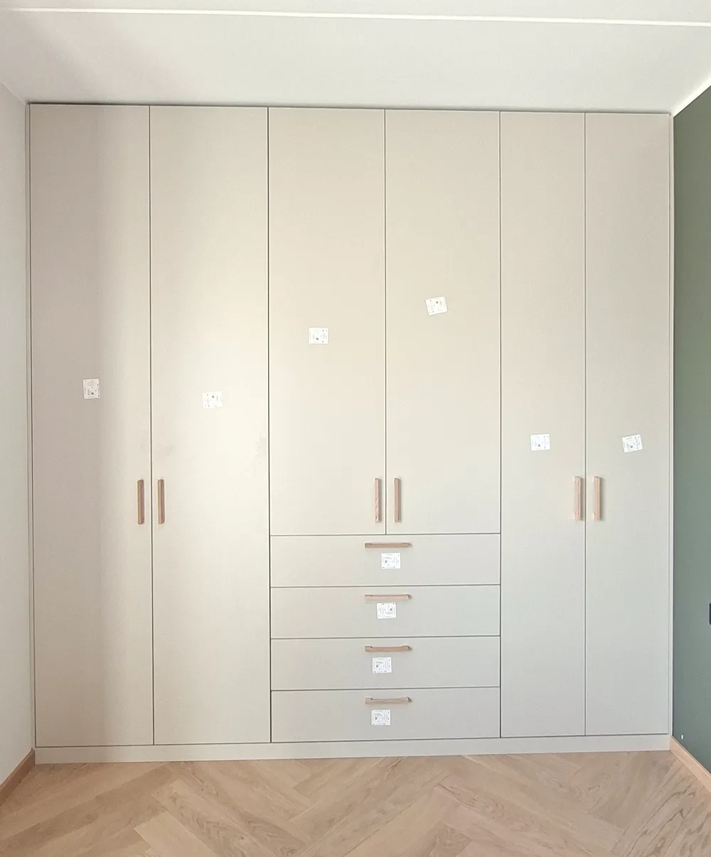 Valmis IKEA PAX garderoobikapp eritellimusel ustega Tallinnas ja Harjumaal.